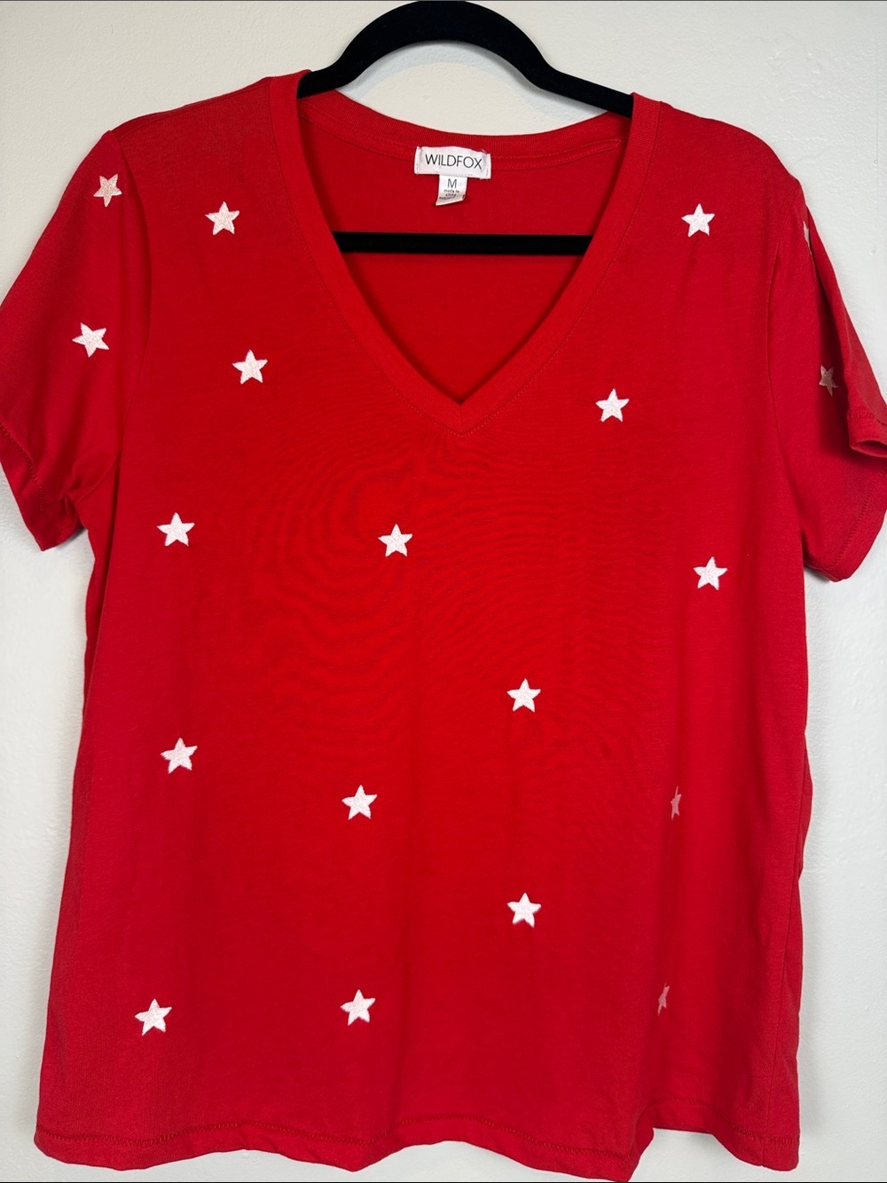 ⭐️Wildfox Red White Embroidered Star V-Neck Short Sleeve Tee Shirt Size Med  EUC